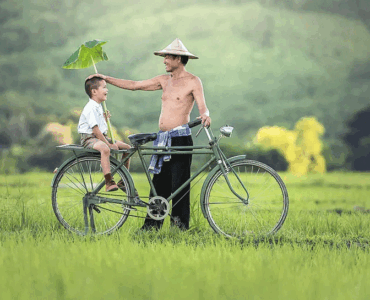 Father's Day: Adorable Facebook, WhatsApp and SMS for your daddy dearest!
